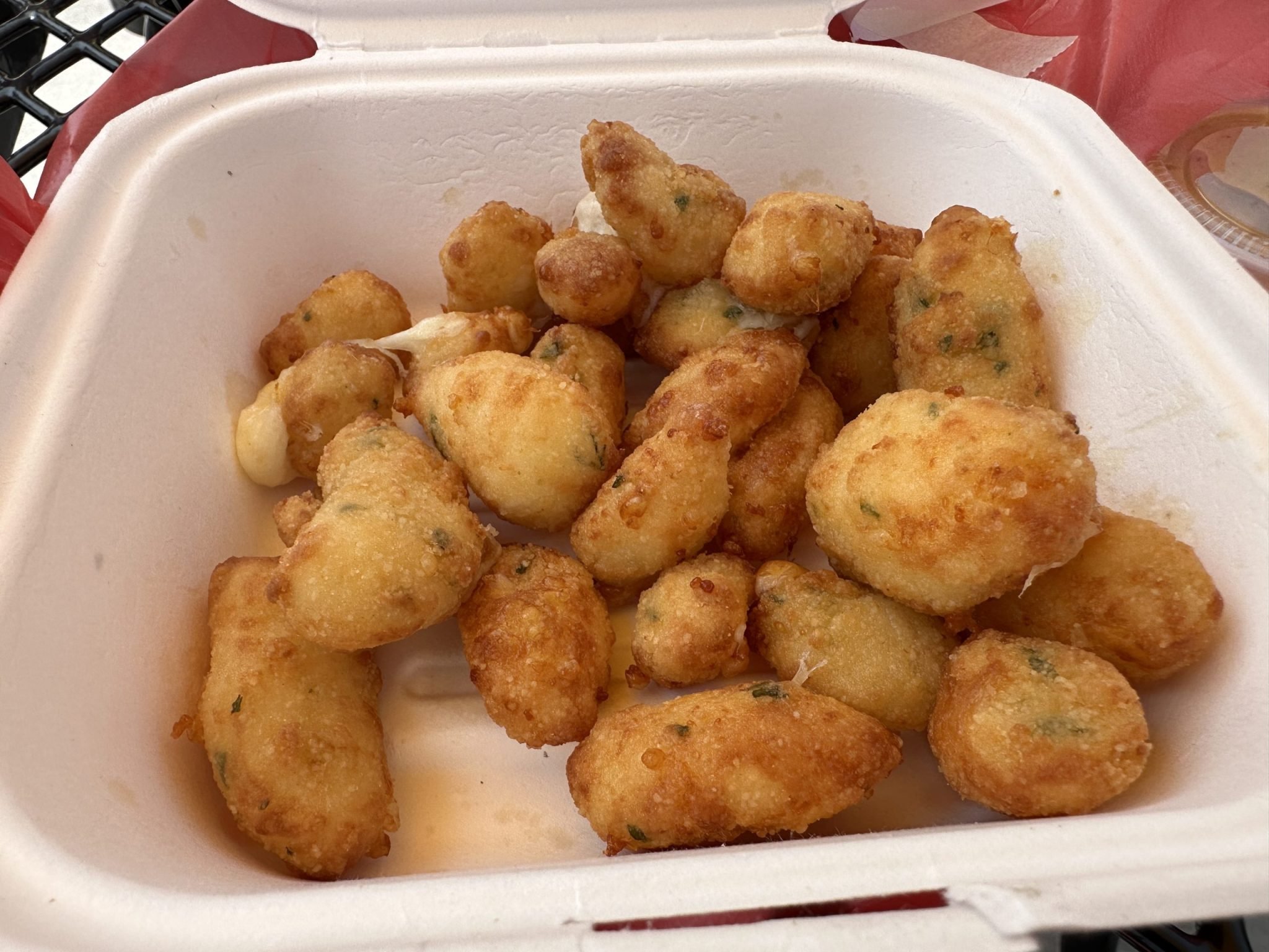 trại gà tre đá,Giới thiệu